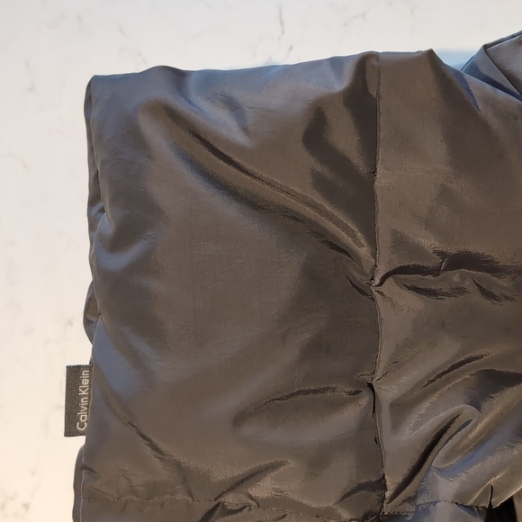 Calvin Klein grey puffer jacket - Picture 4 of 15